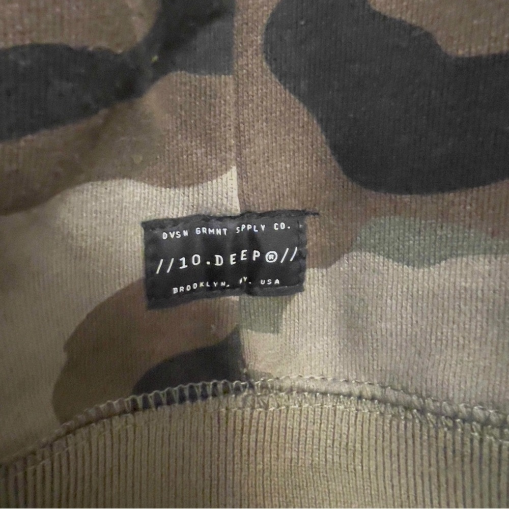 10.Deep Military Camo Patchwork Fleece Hoodie Size M NWT - Picture 7 of 8